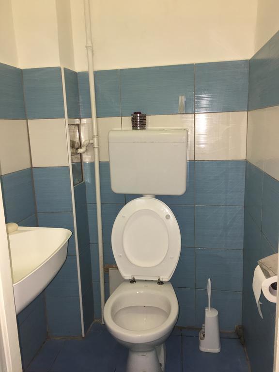 Chichilli Hostel Wina Bagian luar foto