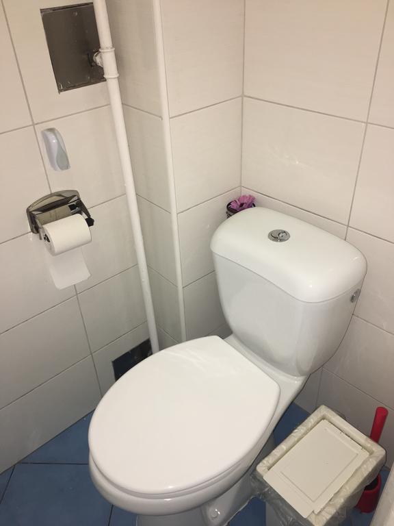 Chichilli Hostel Wina Bagian luar foto