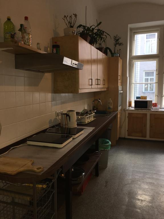 Chichilli Hostel Wina Bagian luar foto