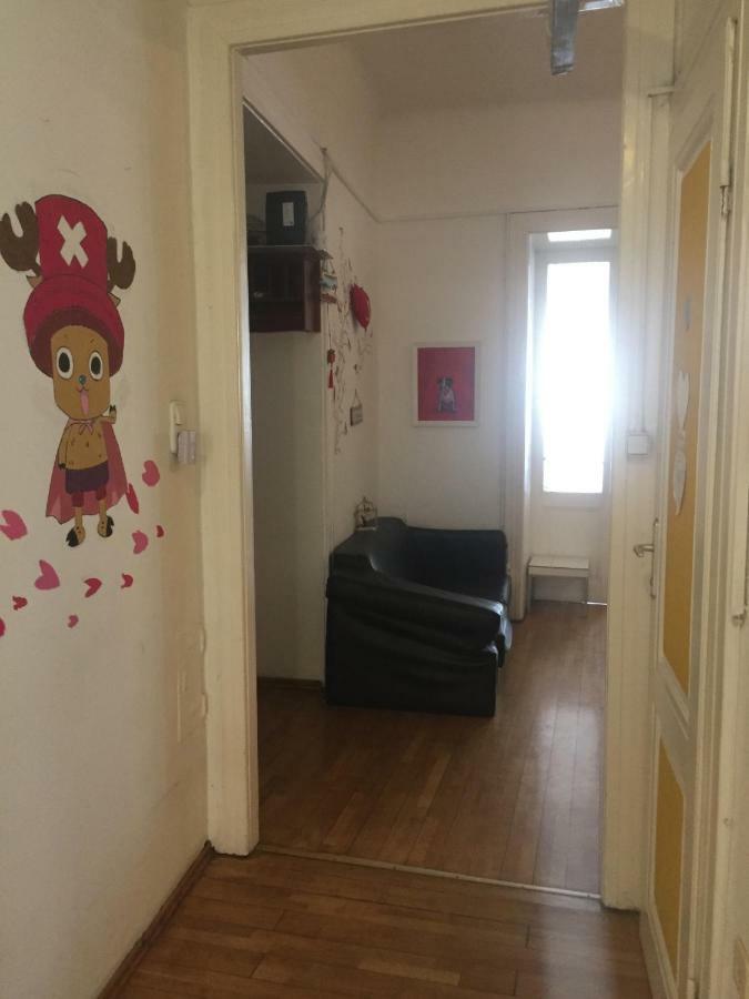 Chichilli Hostel Wina Bagian luar foto